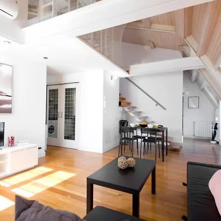 Atico Duplex Centrico Con Parking Incluido דירה